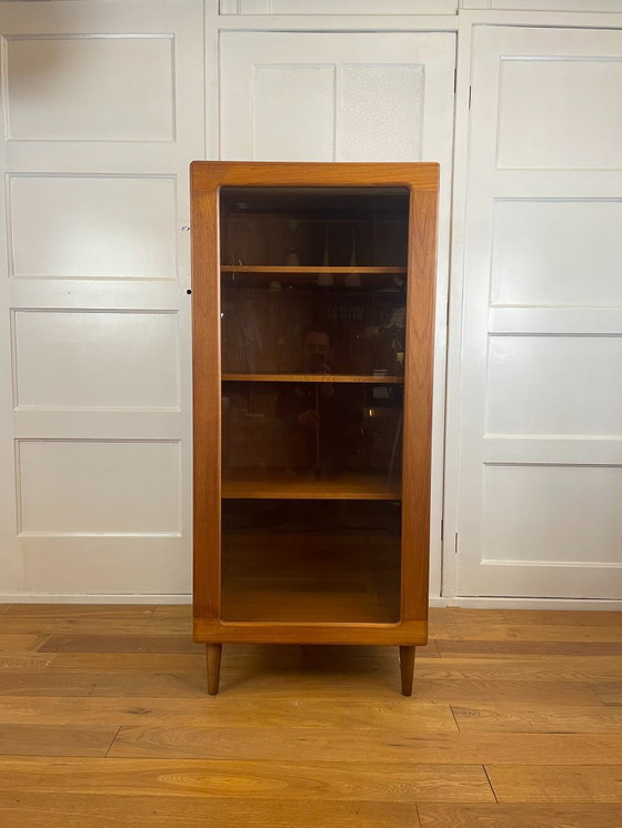Image 1 of Vintage Deense teak vitrine van Silkeborg Møbelfabrik – glazen deur