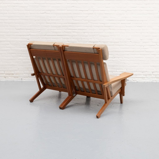 Hans Wegner GE-375/2 Two-Seater Sofa