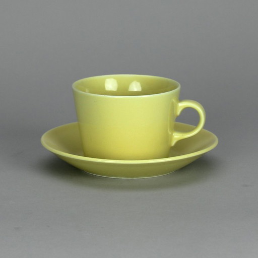 Kaj Franck (1911-1989) Juego de tres tazas y platillos, modelo Kilta, fabricante Arabia Finland, década de 1960.
