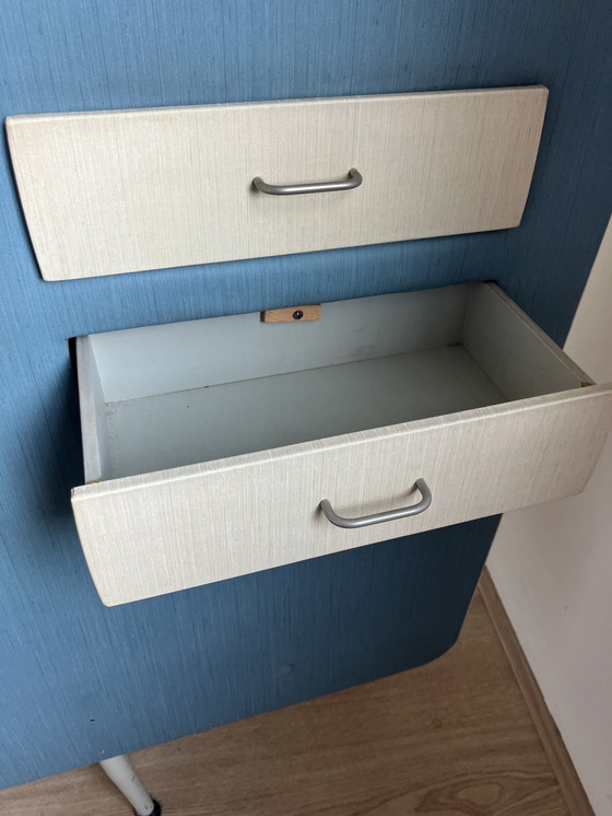 Image 1 of Rawi, jaren 50 bed achterwand met lades lampje en schapjes