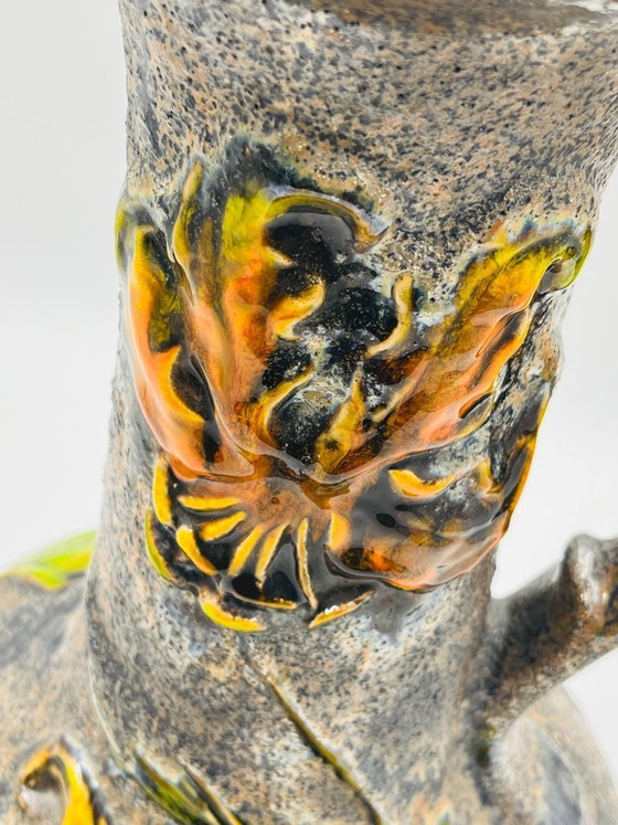 Image 1 of Grande vaso vintage con rilievi floreali.