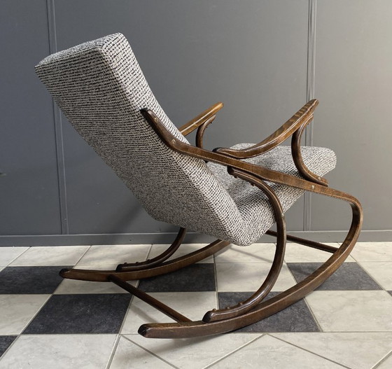 Image 1 of Sedia a dondolo rivestita di TON / thonet, anni '60