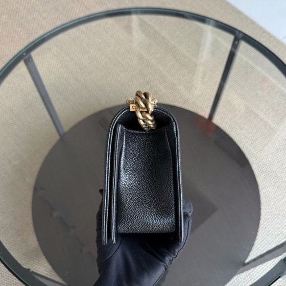 Image 1 of Chanel Boy Old Medium - Caivar gewatteerd generfd kalfsleer, zwart ruthenium, gouden hardware, serie 19