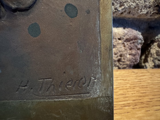 Image 1 of Placca in bronzo di un hondenkop (porta H. Thierer)