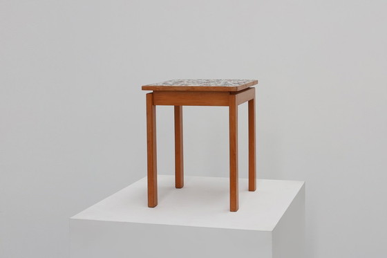 Image 1 of Vintage bijzettafel in grenenhout betegeld met mozaïek, België 1950