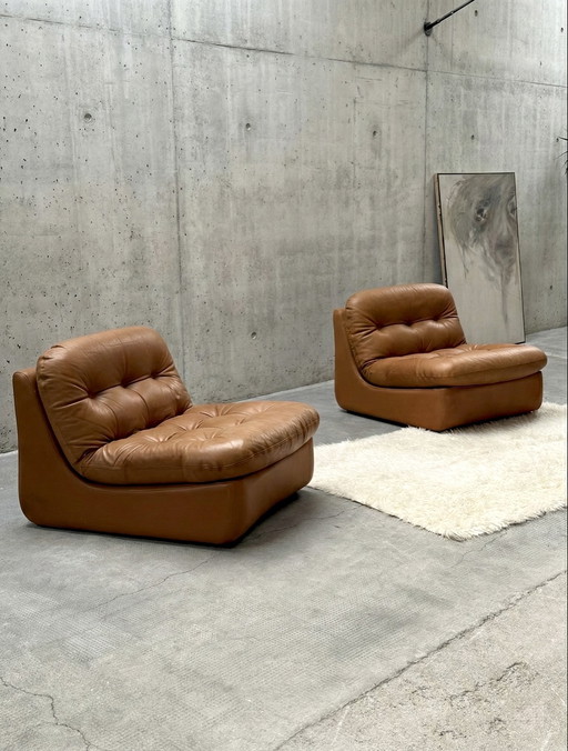 SET DI 2 POLTRONE A TRE PUNTI IN PELLE COGNAC ANNI '70
