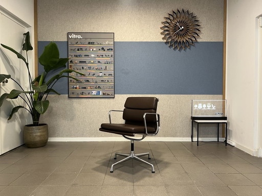 Vitra | Eames | EA208 | Donkerbruin leder | 1x