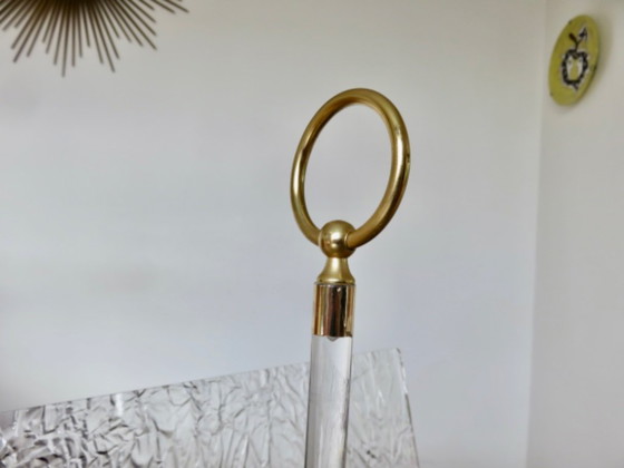 Image 1 of Porte revues " ROCHE BOBOIS " en plexiglas transparent et laiton années 70