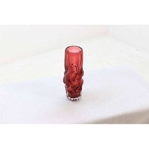 Vase vintage en rubis de Pavel Hlava