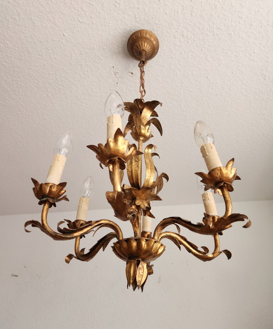 Lampadario forgiato a mano, dorato con foglia d'oro, stile Hollywood Regency, Italia. – Hans Kögl, Iron, Gold (photo 2 of 15)