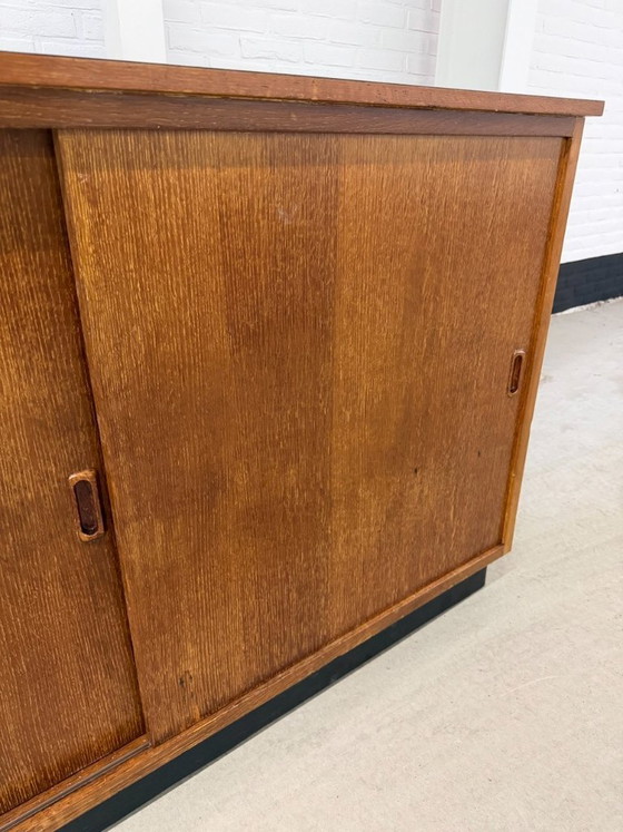 Armadio scolastico vintage in teak con ante scorrevoli – Credenze, Wood (photo 11 of 22)