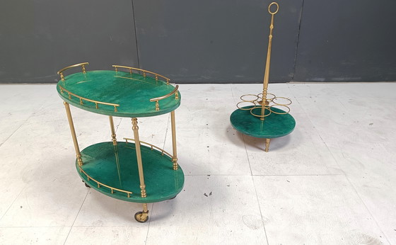 Image 1 of Carrello bar e portabottiglie in pelle di capra laccata italiana a forma di cigno di Aldo Tura, anni '60