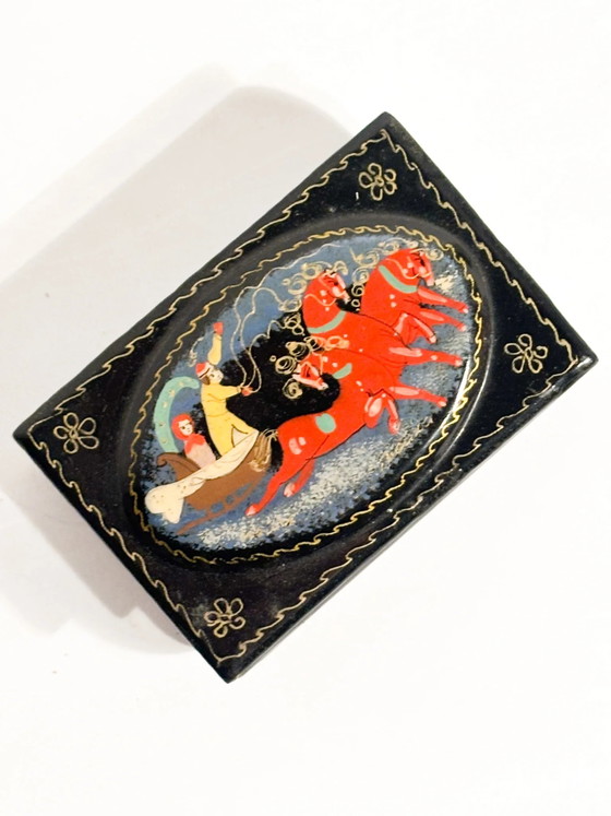 Boîte russe Palekh en papier mâché laqué avec Troïka, XXe siècle, Objets déco (photo 4 sur 9)
