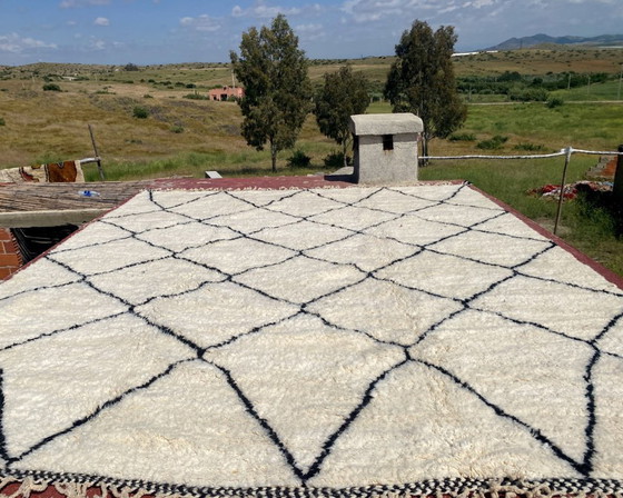 Image 1 of Extra Large Vintage Beni Ourain Rug 426x344 cm – Authentic Moroccan Wool Rug – Ivory Black Diamond Pattern – Oversized Boho Luxe