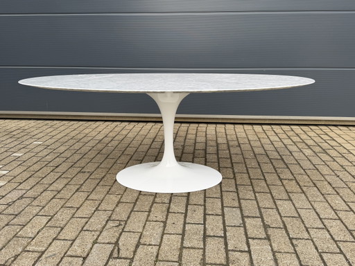 Originele ovale Knoll Tulip eettafel (198cm) Carrara marmer