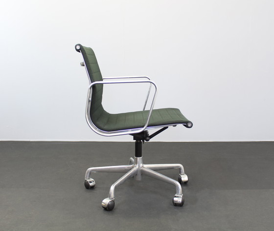 Image 1 of 9X Ea117 Office Chairs Icf Charles & Ray Eames Seats