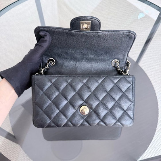 Image 1 of Borsa Chanel Classic Flap Mini - Caviar 20 cm trapuntata nera con finiture dorate Serie 23
