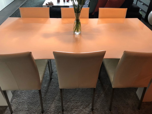 Hochglanzweißer Esstisch