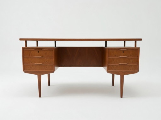 Bureau de direction danois en teck des années 1960