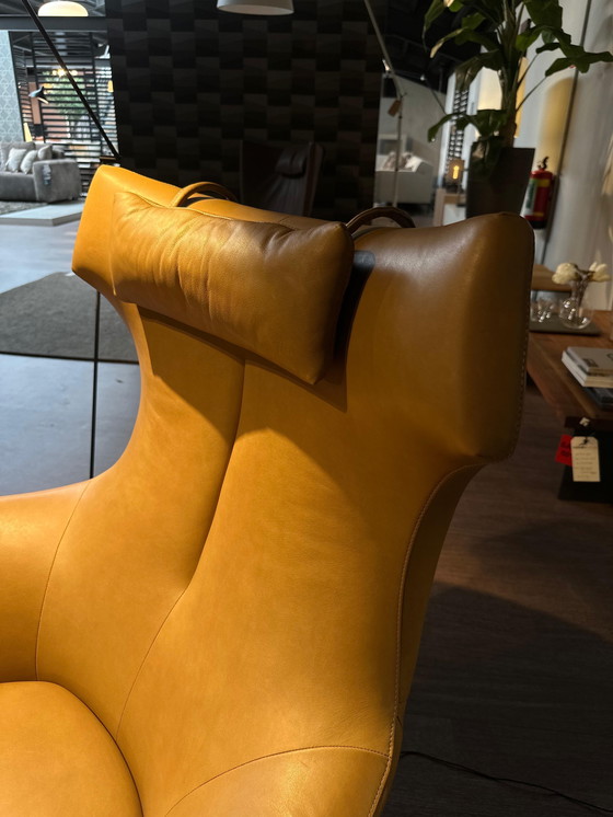 Image 1 of Poltrona Nasto Modello da esposizione - Loxton Leather + Tilting