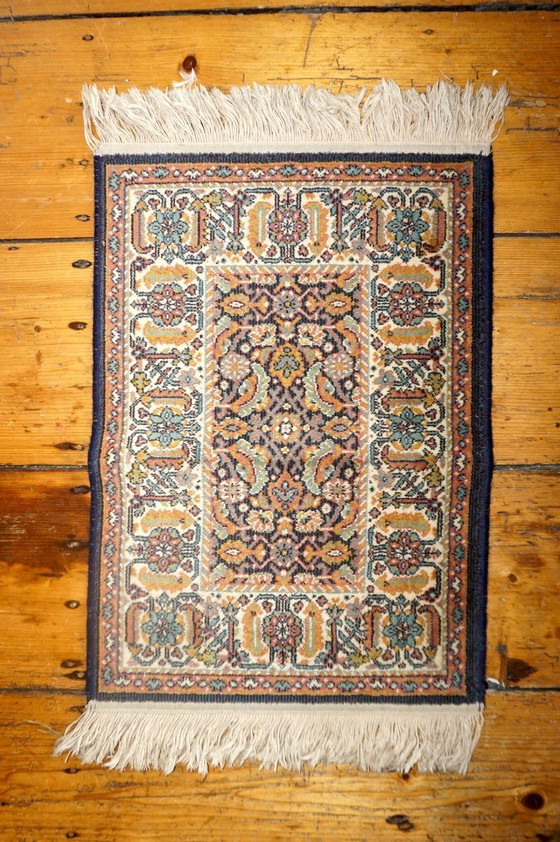 Image 1 of Vintage wollen vloerkleed * blauw veelkleurig klein tapijt * bloemen oosterse stijl * entree vloerkleed