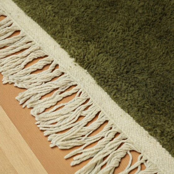 Image 1 of Tapis artisanal vert olive fait main 315cmx215cm 