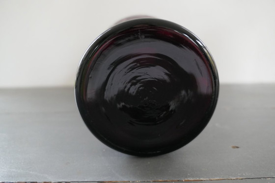 Image 1 of Jarrón antiguo de cristal rojo rubí de Bohemia