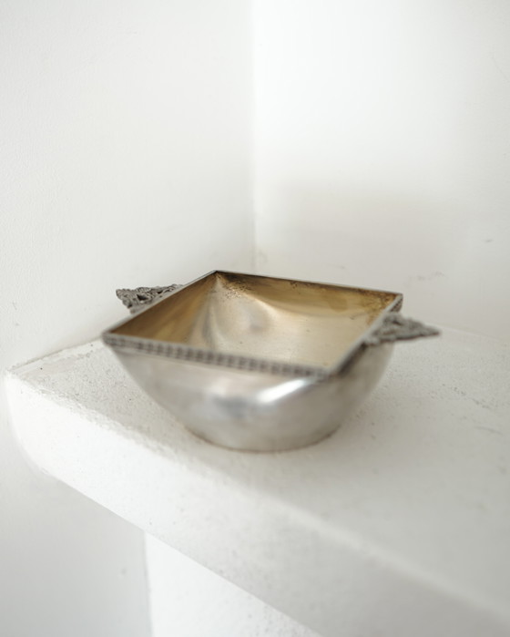 Image 1 of Vide-Poche / Cendrier Carré Vintage en Métal Argenté – Poinçons “8” et “KM” Style Art Déco 1930