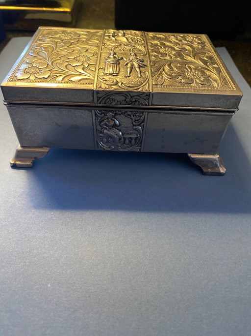 Decorative silver-plated metal box – 18th-century gallant scenes – Rococo style – decoratieve objecten
