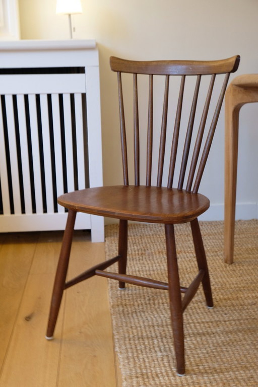 Ensemble de 4 chaises à fuseaux vintage Pastoe