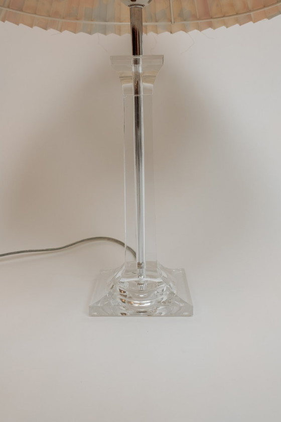 Image 1 of Vintage tafellamp van messing met plexiglas, jaren 90