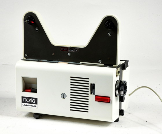 Proyector Noris Universal, Plástico Blanco y Metal, con Caja Original – Focos (photo 9 of 17)