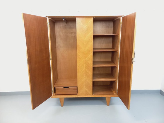 Image 1 of Vintage eikenhouten kledingkast uit de jaren 60