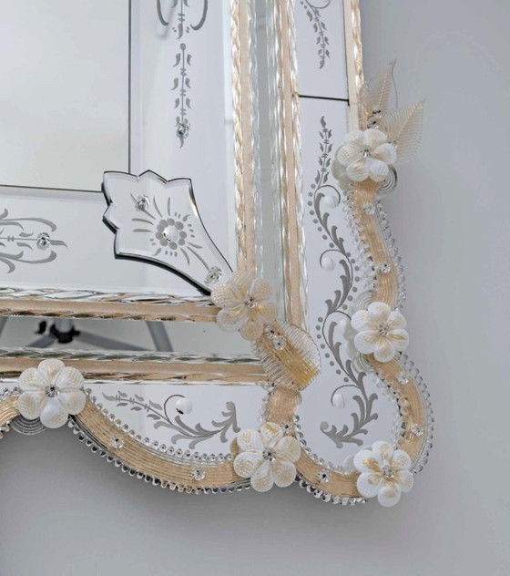 Image 1 of Specchio veneziano in vetro di Murano con fiori dorati del XX secolo