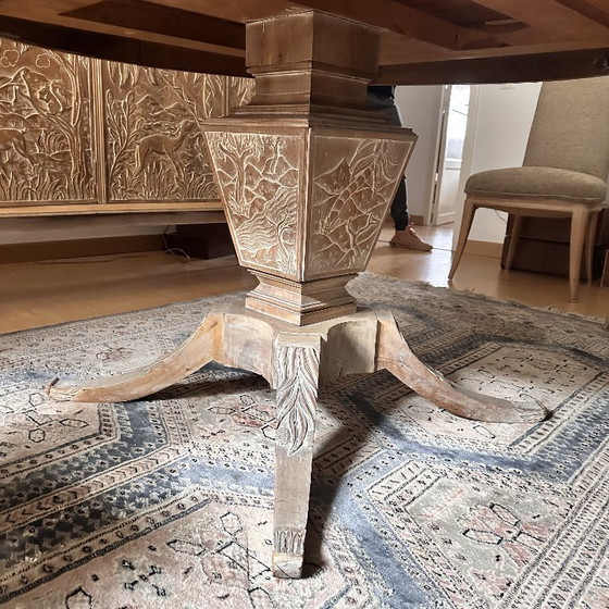 Image 1 of Mesa de comedor, siguiendo Rafael García Nicolau, madera de roble tallada, Mid-century, 70’s – España