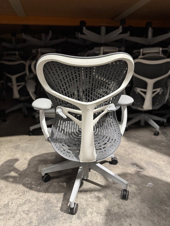 Image 1 of Mirra 2 Full Options Grigio/bianco (35 pezzi disponibili) Ricondizionato