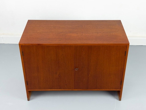 Teak Ry-100 Cabinet by Hans J. Wegner for Ry Møbler, 1960s