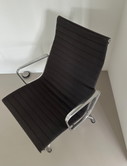 Sedia Vitra Eames in alluminio EA 115|116 - Icona del design in condizioni perfette