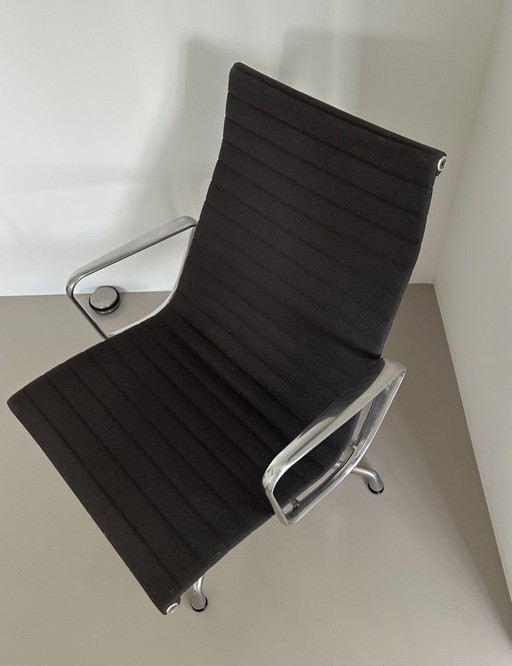 Sedia Vitra Eames in alluminio EA 115|116 - Icona del design in condizioni perfette – draaistoelen, Textile (photo 2 of 7)