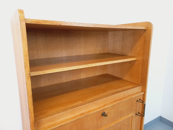 Image 1 of Vintage eikenhouten boekenkast uit de jaren 60 met bijzettafel
