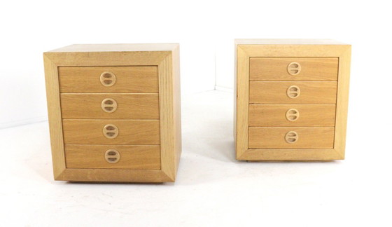 Image 1 of Ensemble de 2 tables de chevet en chêne vintage