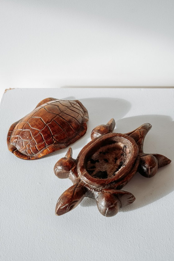 Image 1 of Handgefertigte Schmuckschatulle aus Holz in Form einer Schildkröte
