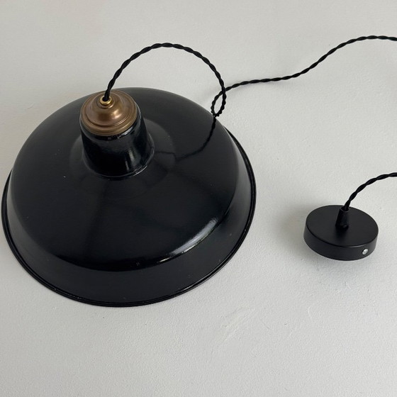 Image 1 of ANTIEKE GEËMAILLEERDE INDUSTRIËLE WERKPLAATS HANGLAMP