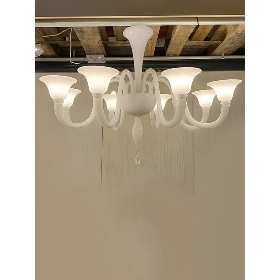 Image 1 of Lampadario contemporaneo italiano in vetro di Murano bianco in stile Decò