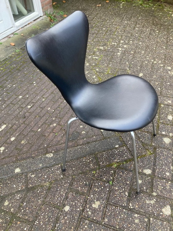 Image 1 of 4x Fritz Hansen vlinderstoel in zwart vinyl