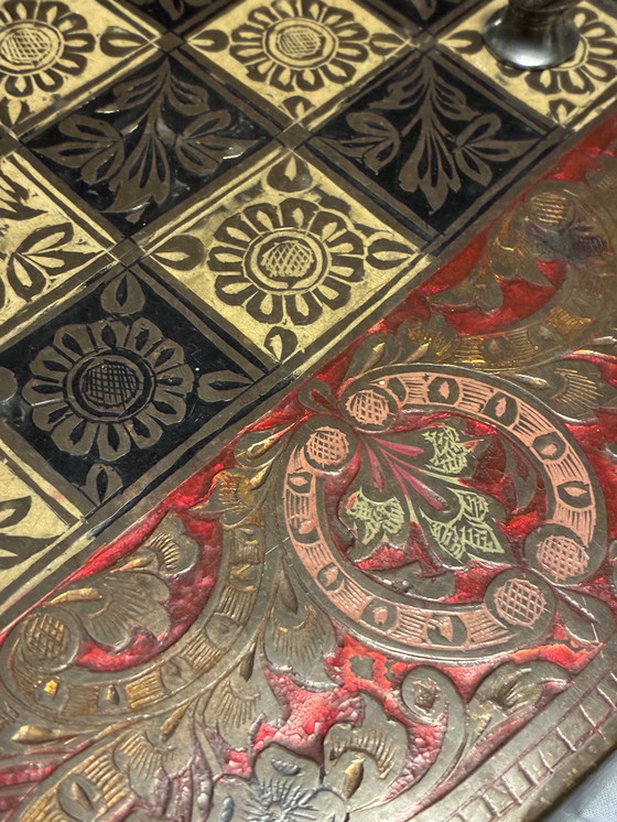 Image 1 of vieux échiquier en métal