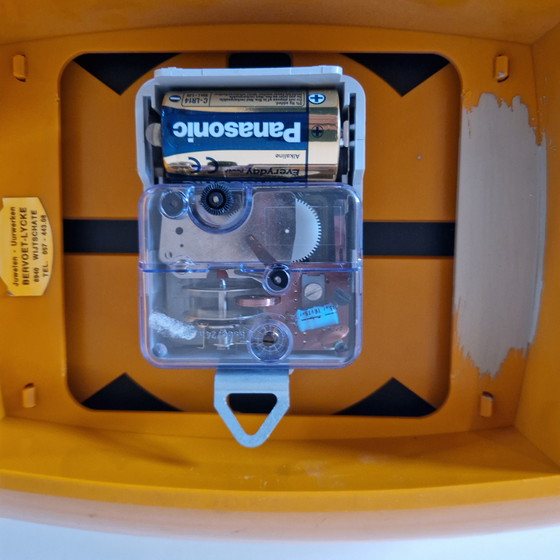 Image 1 of Jaren 70 oranje vintage klok wandklok good old electric clock