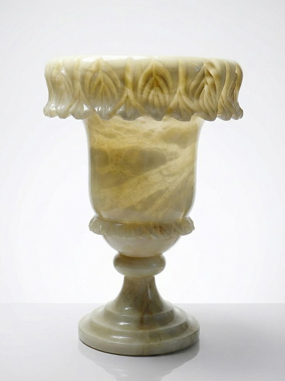 Image 1 of Grande vaso mediceo in alabastro/marmo giallastro, stile Belle Époque