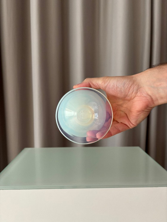 Vaso in vetro opalescente, Bianco, Vasi (foto 5 di 7)