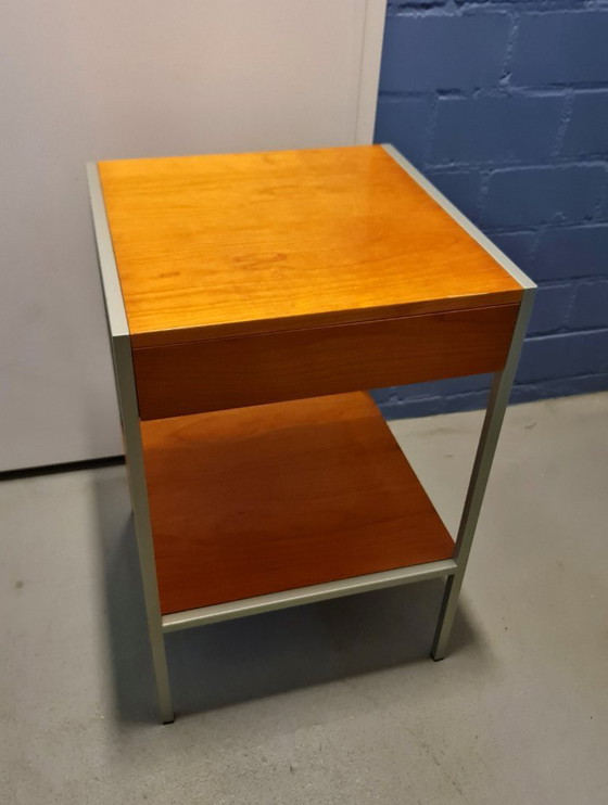 Image 1 of Table de chevet vintage du milieu du siècle en bois et métal dans le style de George Nelson